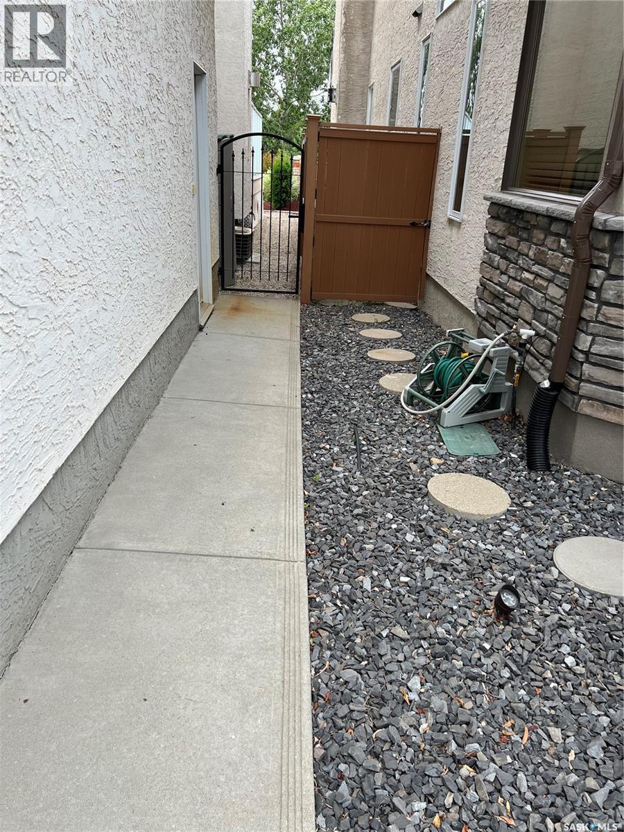 9463 Wascana Mews, Regina, Saskatchewan  S4V 2V5 - Photo 50 - SK030538