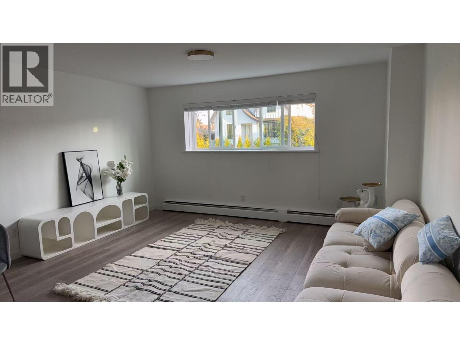 5xx E 9 Street, North Vancouver, British Columbia  V7L 2B5 - Photo 2 - R3074626