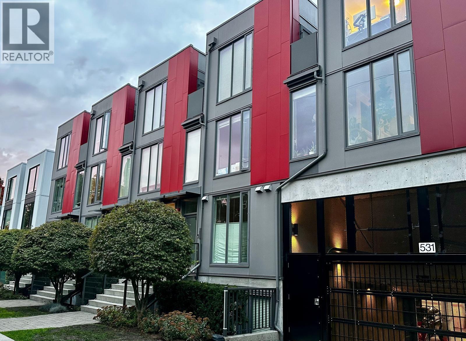 8 531 E 16TH AVENUE, West Vancouver, British Columbia