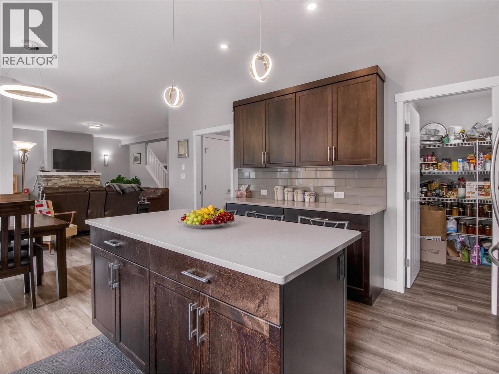 2070 Lawrence Avenue, Penticton, British Columbia  V2A 9G6 - Photo 6 - 10378250