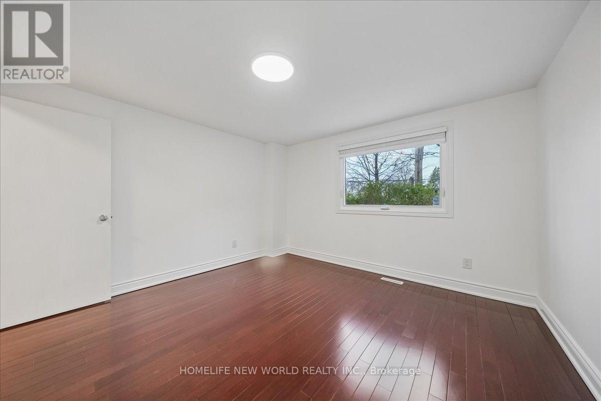 Main Floor & Upper Floor - 16 Flavian Crescent, Toronto, Ontario  M2H 1V9 - Photo 3 - C13022512