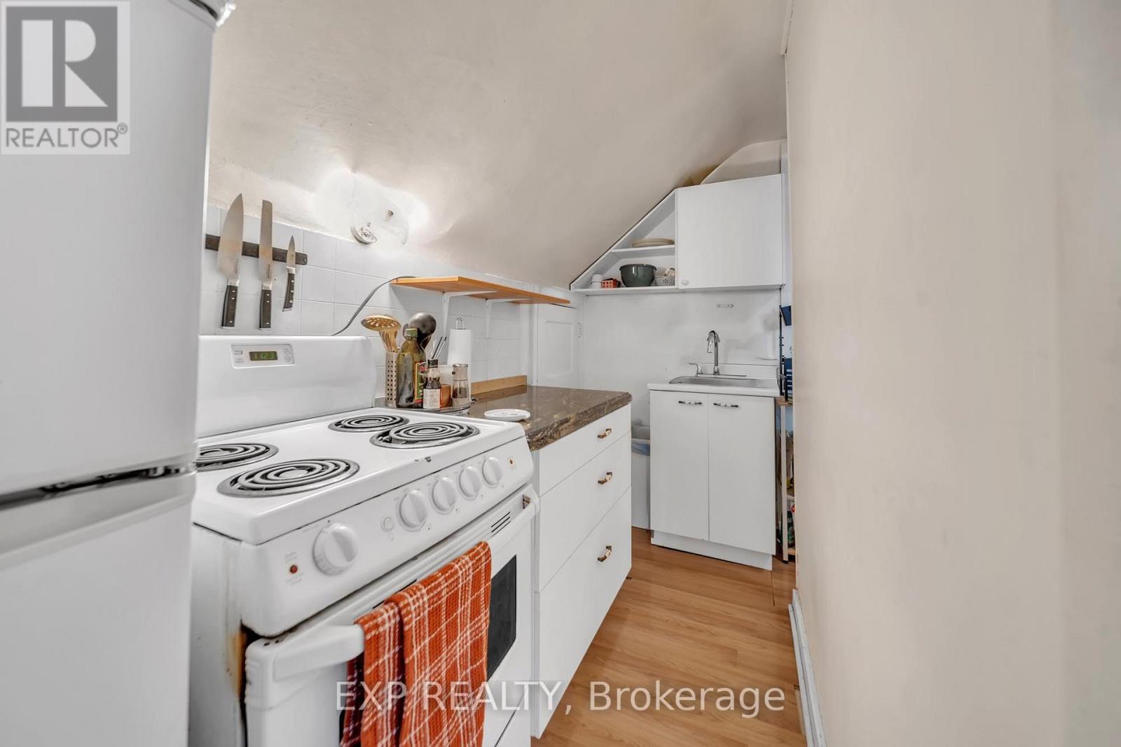 Third Floor - 896 Avenue Road, Toronto, Ontario  M5P 2K6 - Photo 14 - C13022518