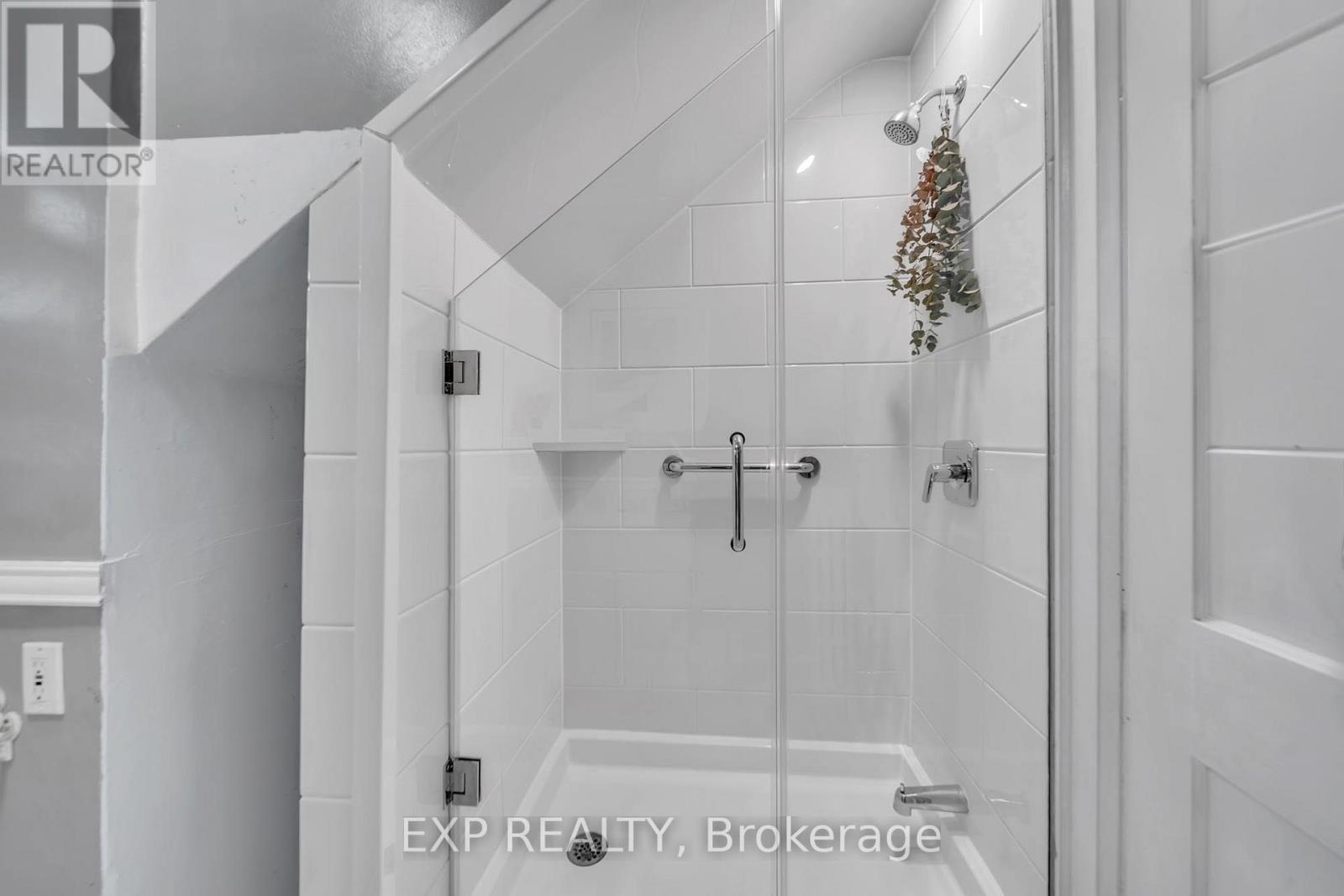 Third Floor - 896 Avenue Road, Toronto, Ontario  M5P 2K6 - Photo 18 - C13022518