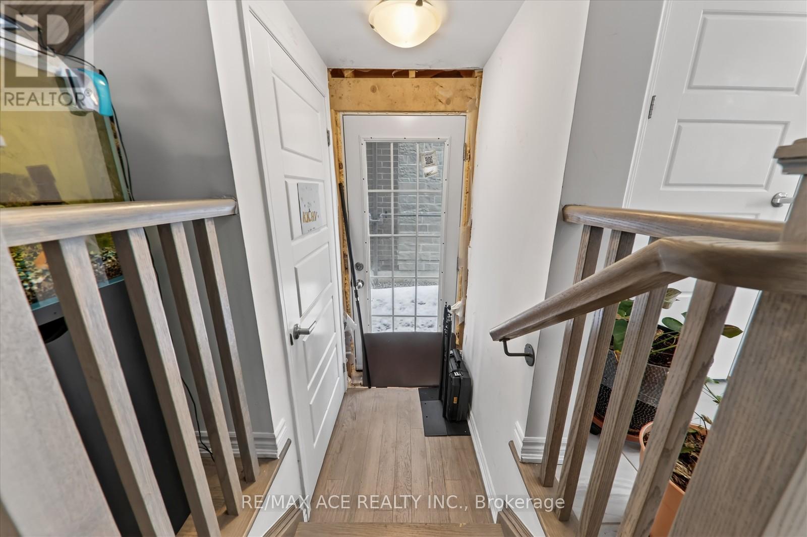 1419 Mockingbird Square, Pickering, Ontario  L1X 0N8 - Photo 6 - E13022514