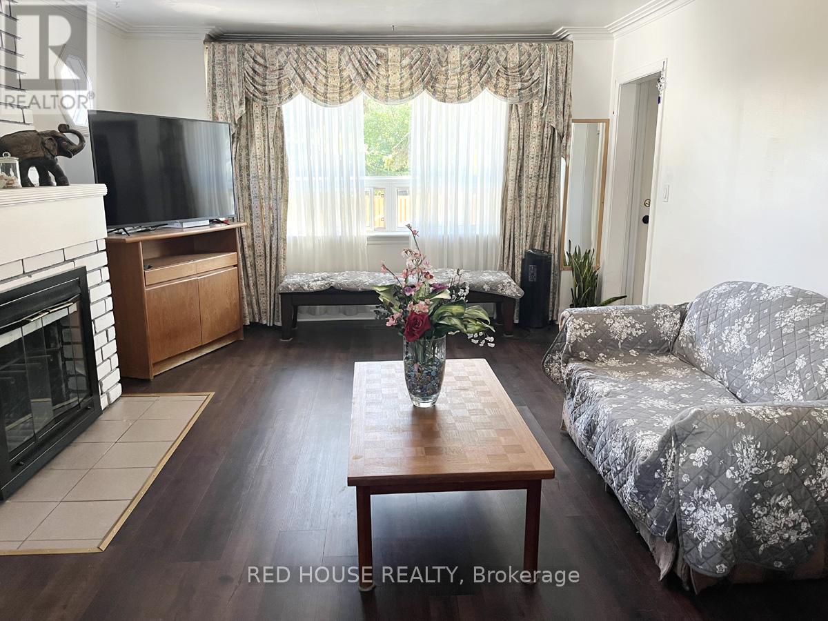 40 North Woodrow Boulevard, Toronto, Ontario  M1K 1W3 - Photo 3 - E12830650