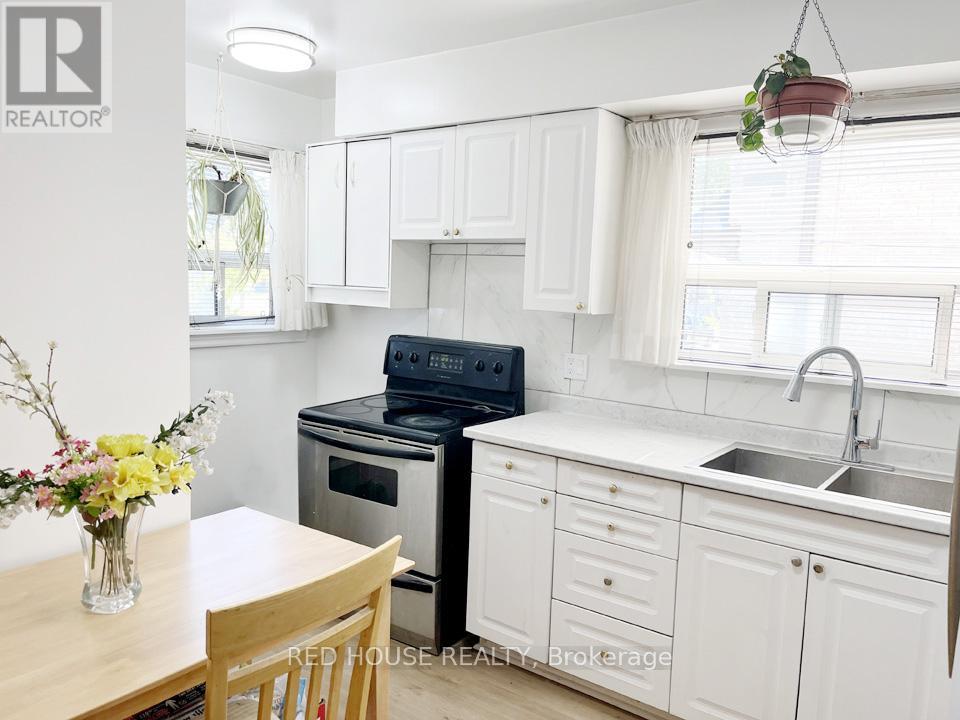 40 North Woodrow Boulevard, Toronto, Ontario  M1K 1W3 - Photo 5 - E12830650