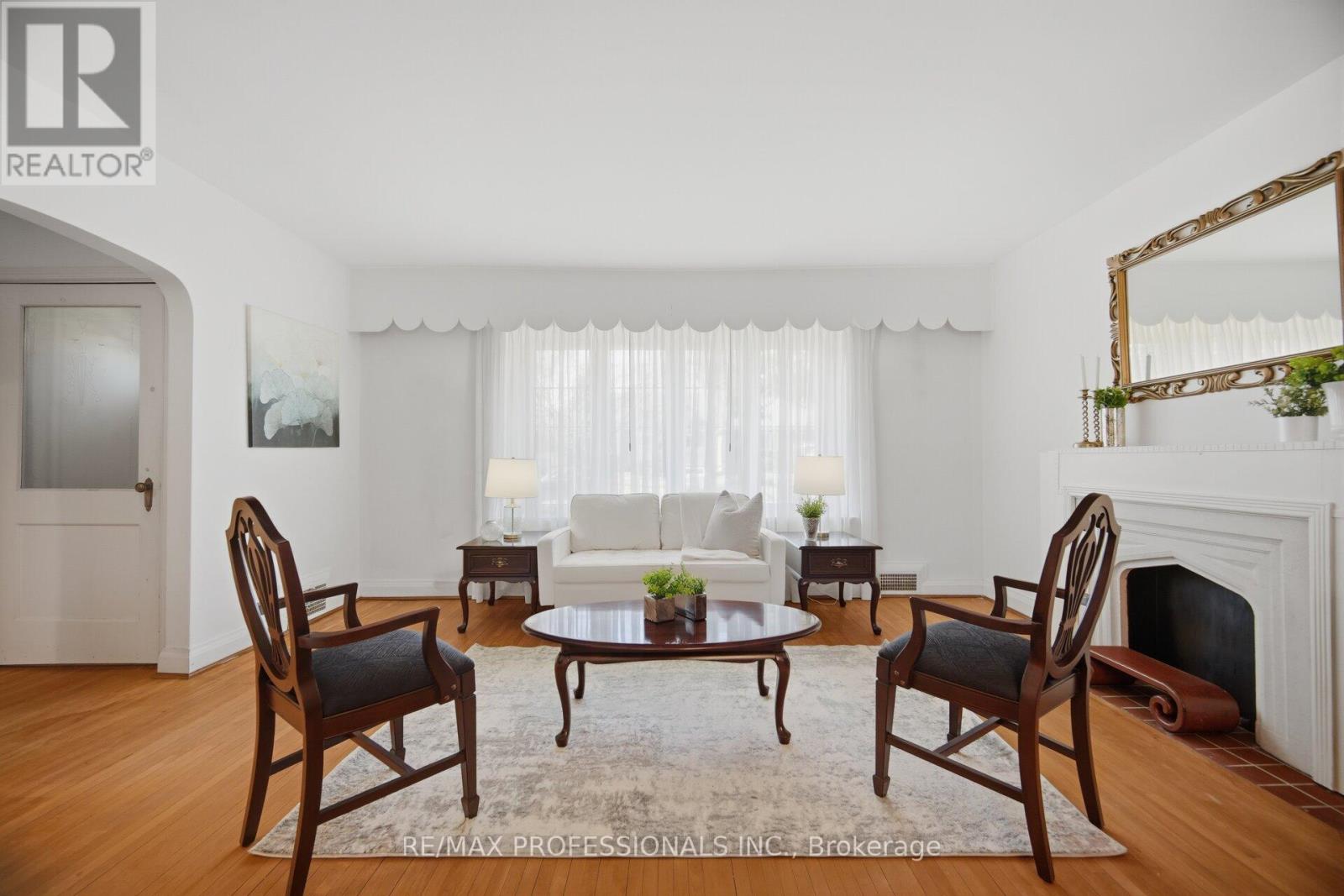 1 Loyalist Road, Toronto, Ontario  M9A 3P2 - Photo 6 - W12944794