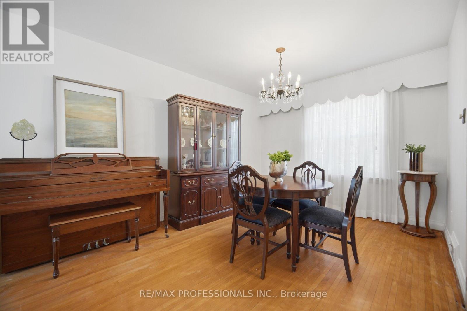 1 Loyalist Road, Toronto, Ontario  M9A 3P2 - Photo 8 - W12944794