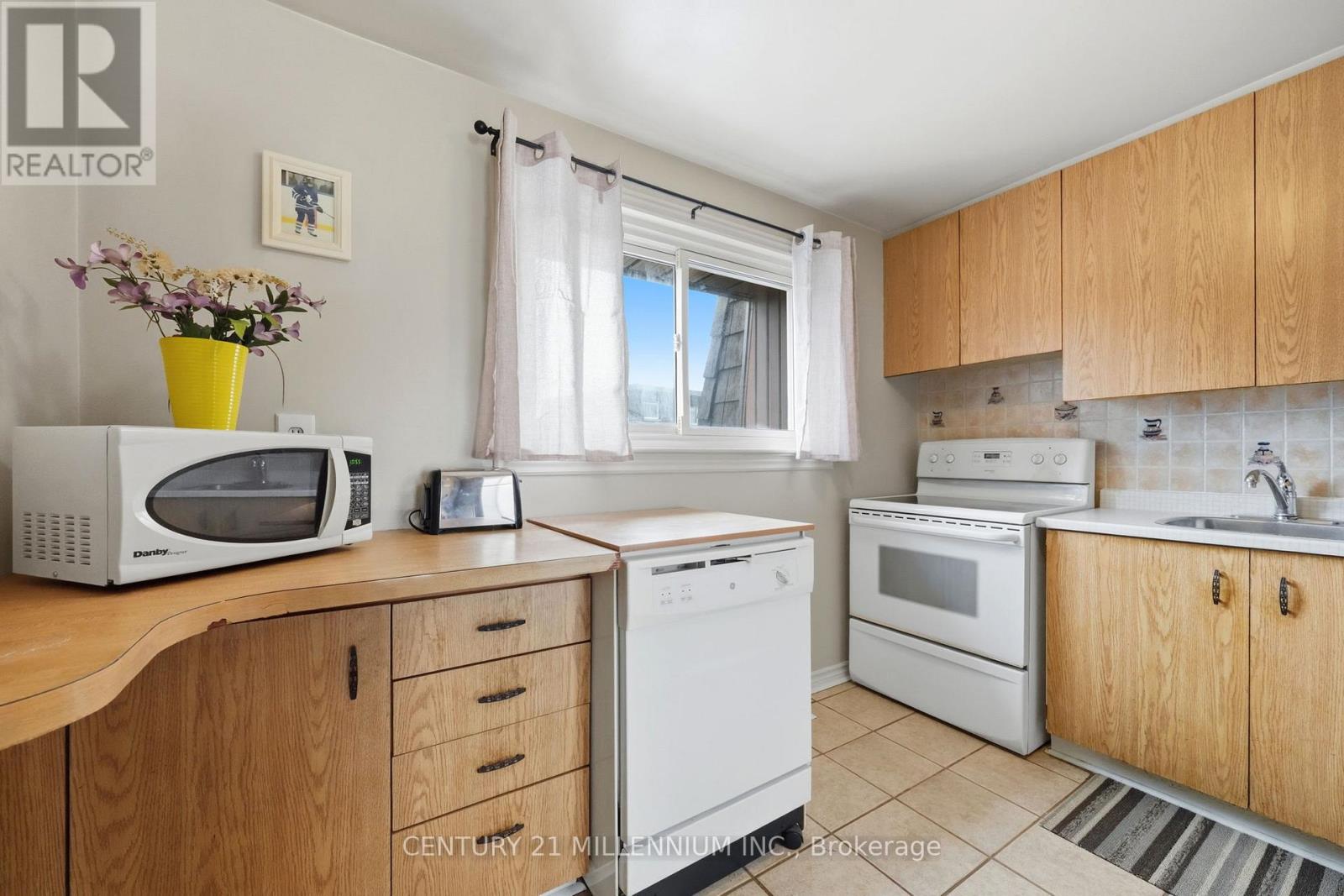 107 Darras Court, Brampton, Ontario  L6T 1W7 - Photo 12 - W13022516