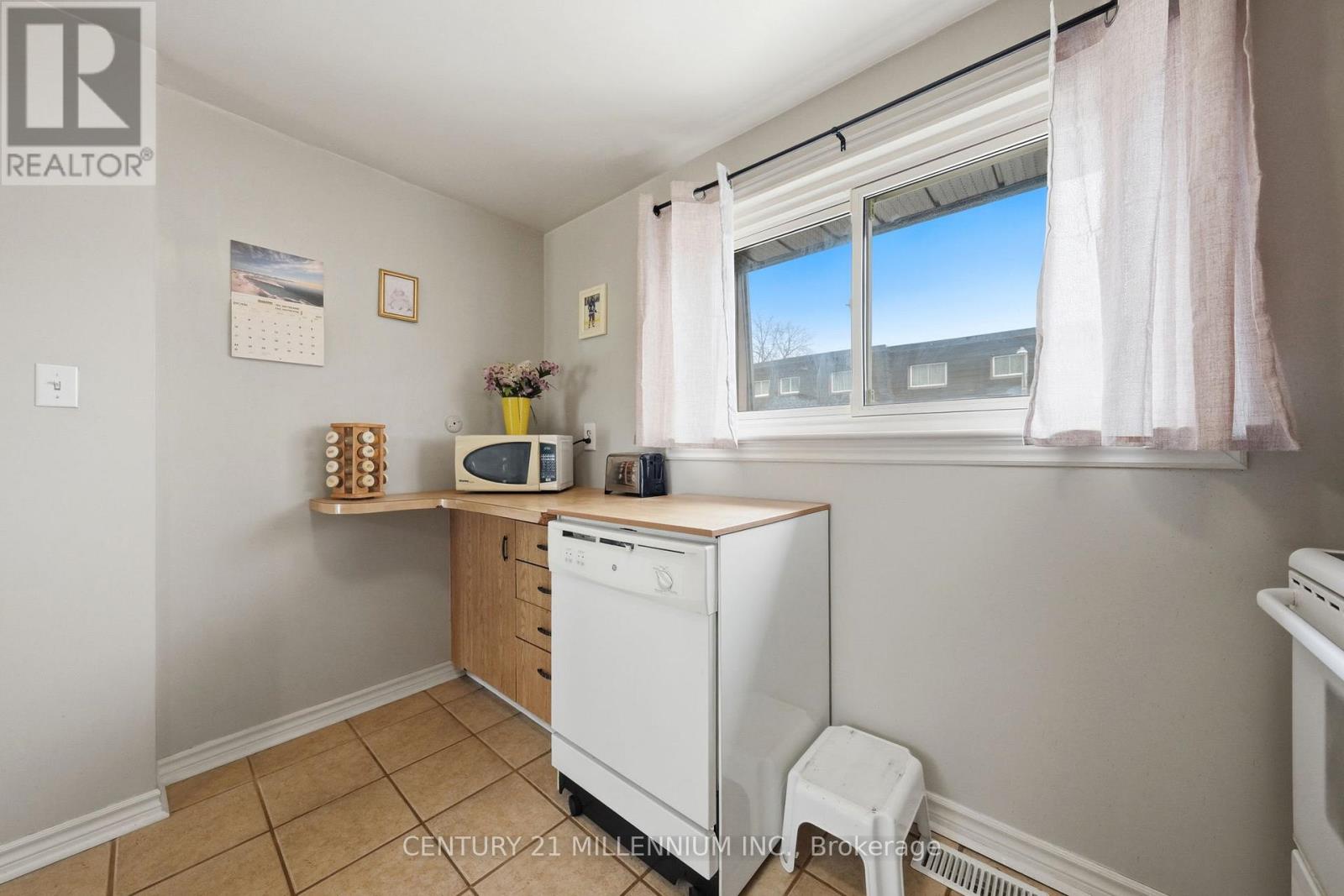 107 Darras Court, Brampton, Ontario  L6T 1W7 - Photo 13 - W13022516