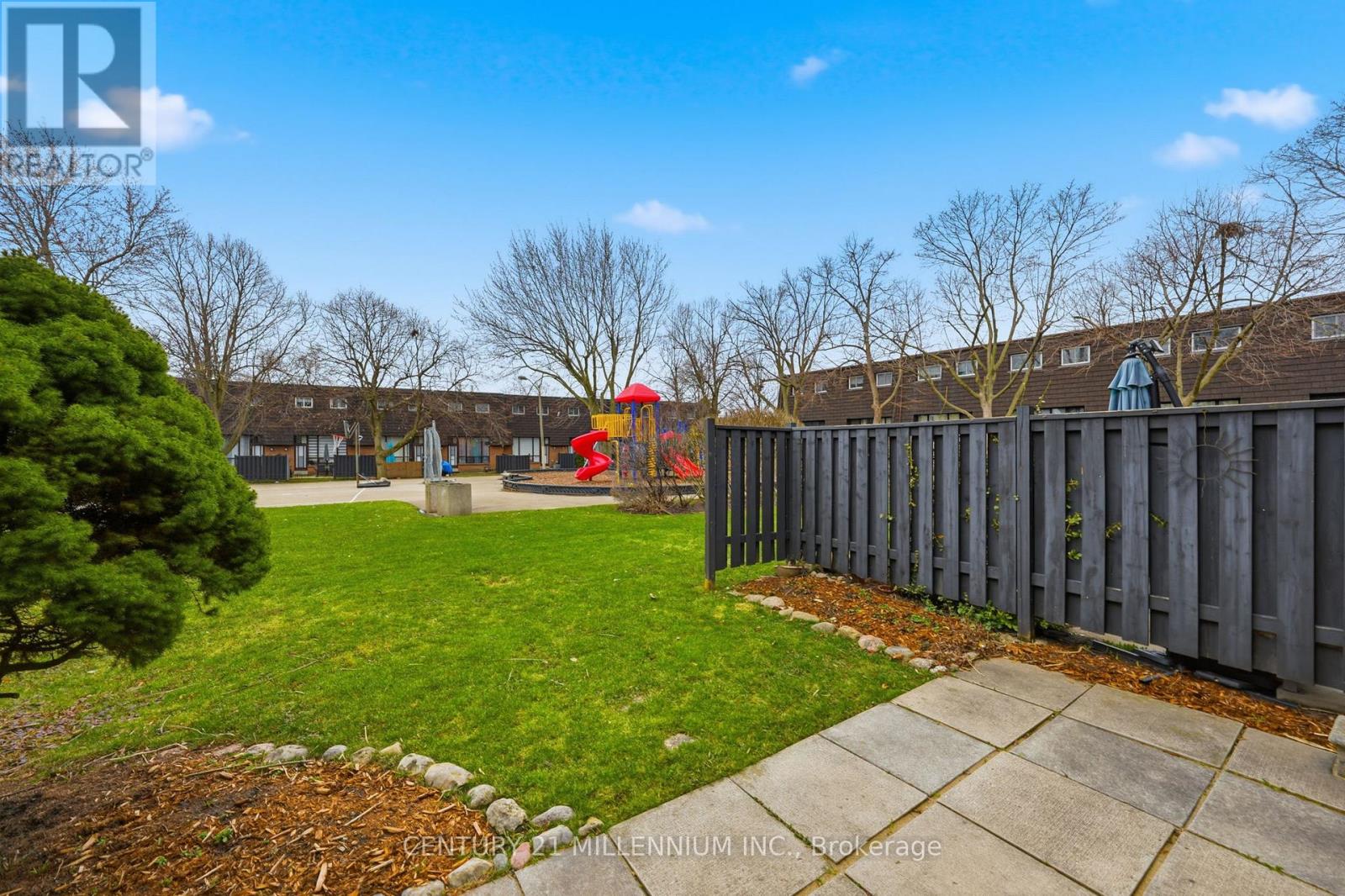 107 Darras Court, Brampton, Ontario  L6T 1W7 - Photo 2 - W13022516