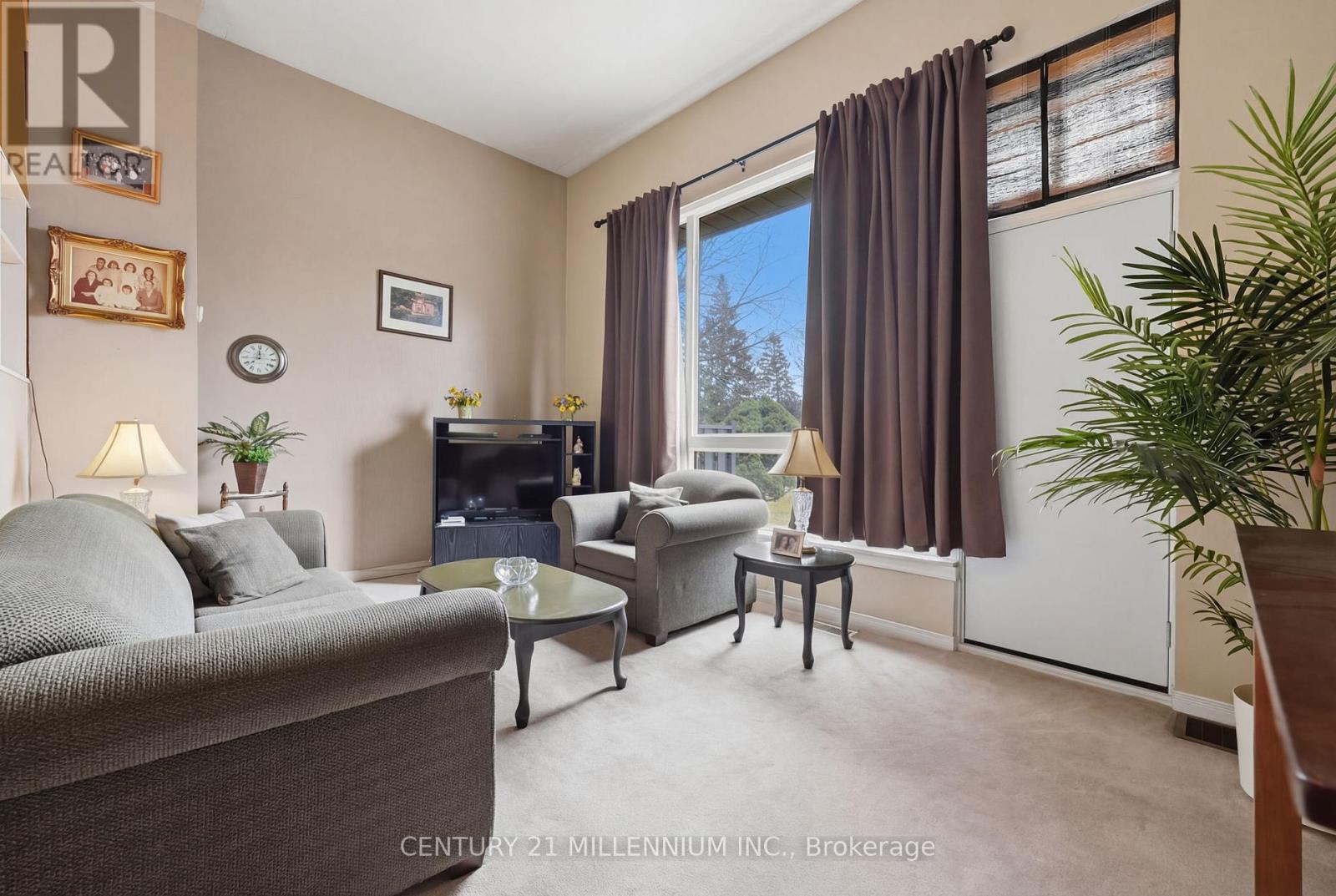 107 Darras Court, Brampton, Ontario  L6T 1W7 - Photo 3 - W13022516