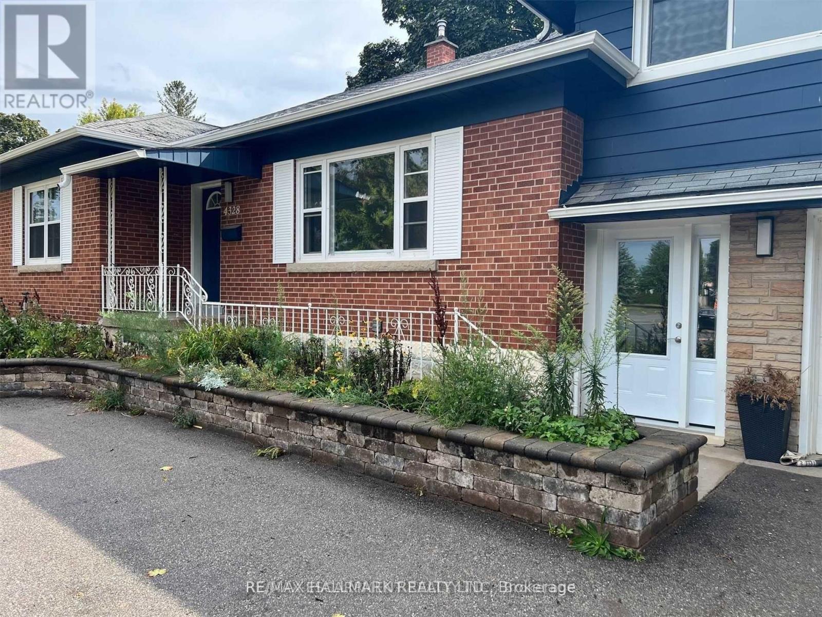 Main - 4328 New Street, Burlington, Ontario  L7L 1T5 - Photo 2 - W13022536