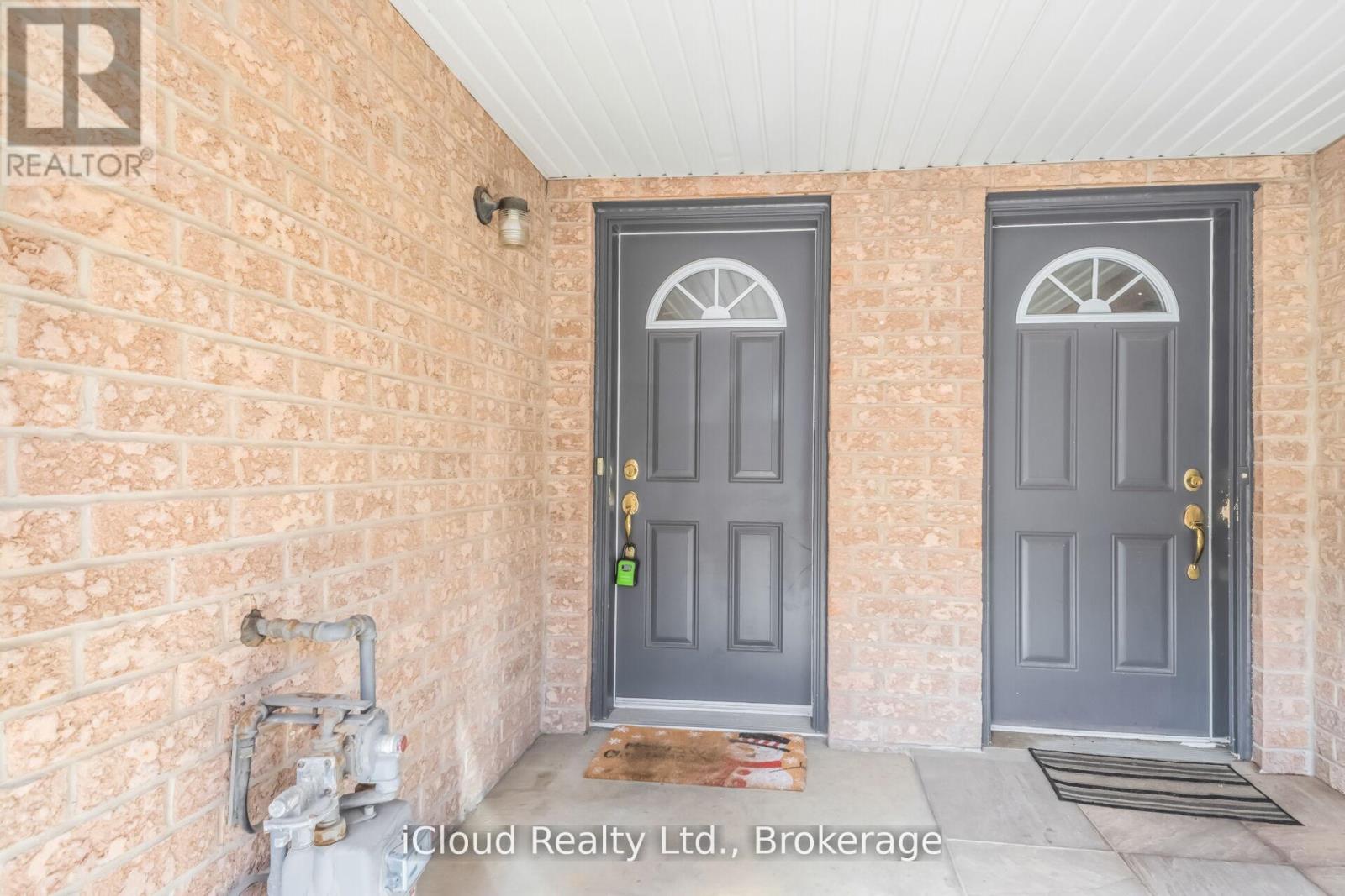 63 Spadina Road, Brampton, Ontario  L6X 4X6 - Photo 4 - W13022538