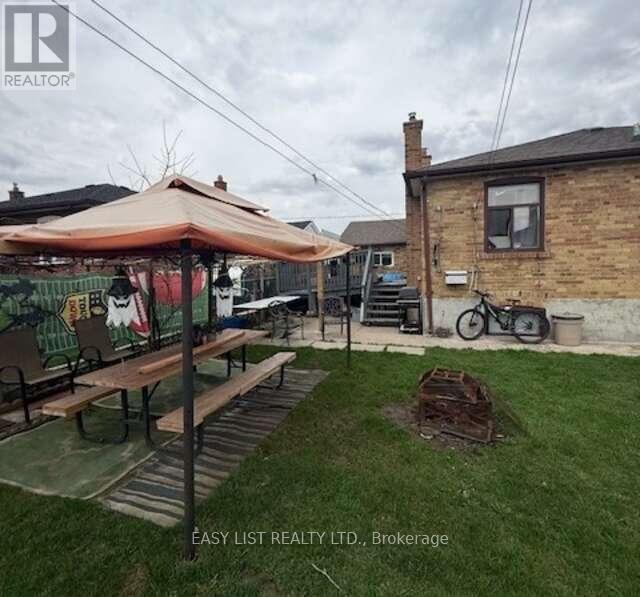 49 Blaydon Avenue, Toronto, Ontario  M3M 2E3 - Photo 19 - W13022556