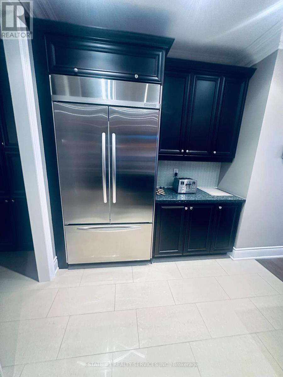 48 Beacon Hill Drive, Brampton, Ontario  L6X 0V7 - Photo 14 - W13017094