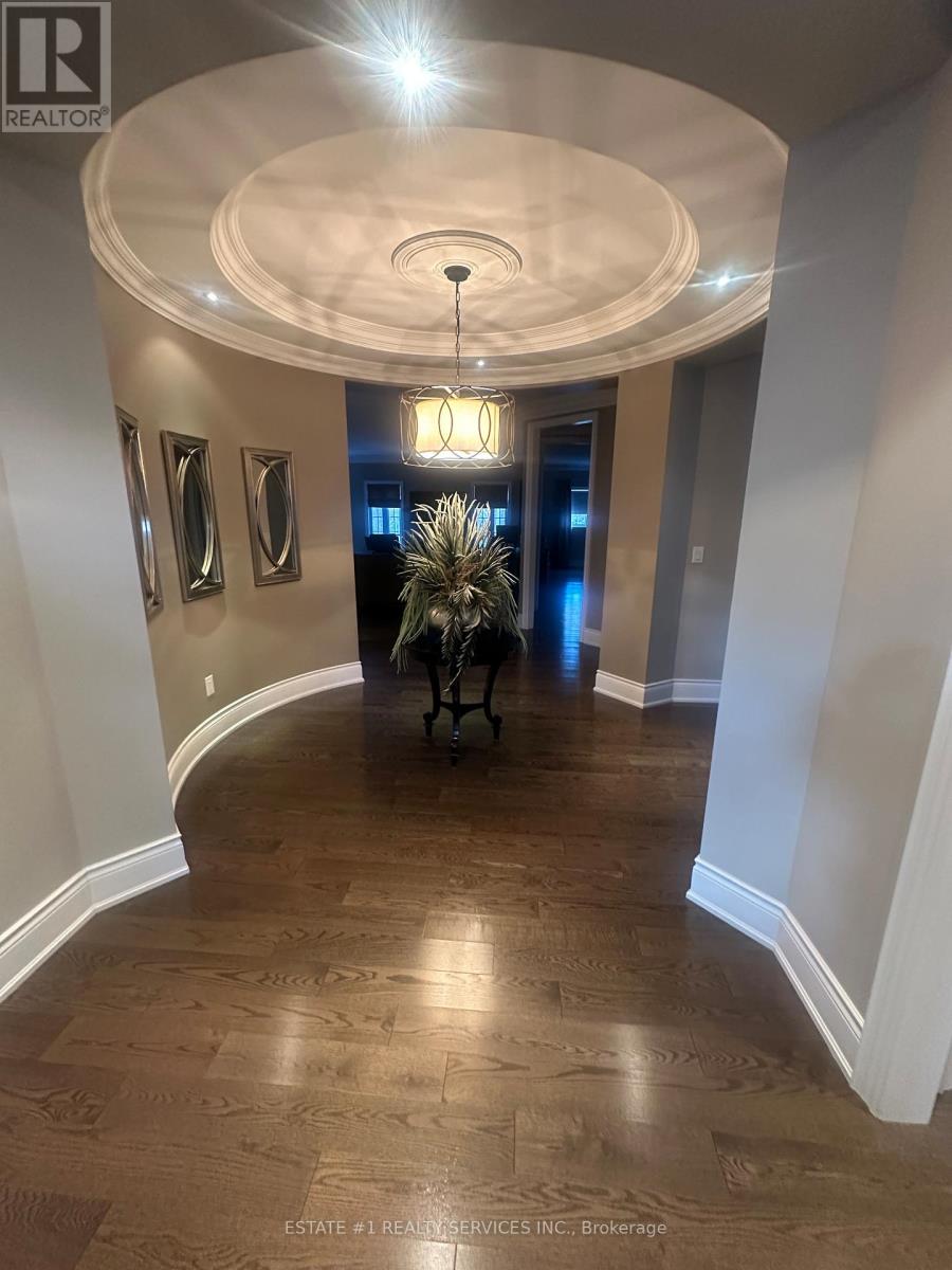 48 Beacon Hill Drive, Brampton, Ontario  L6X 0V7 - Photo 12 - W13017094