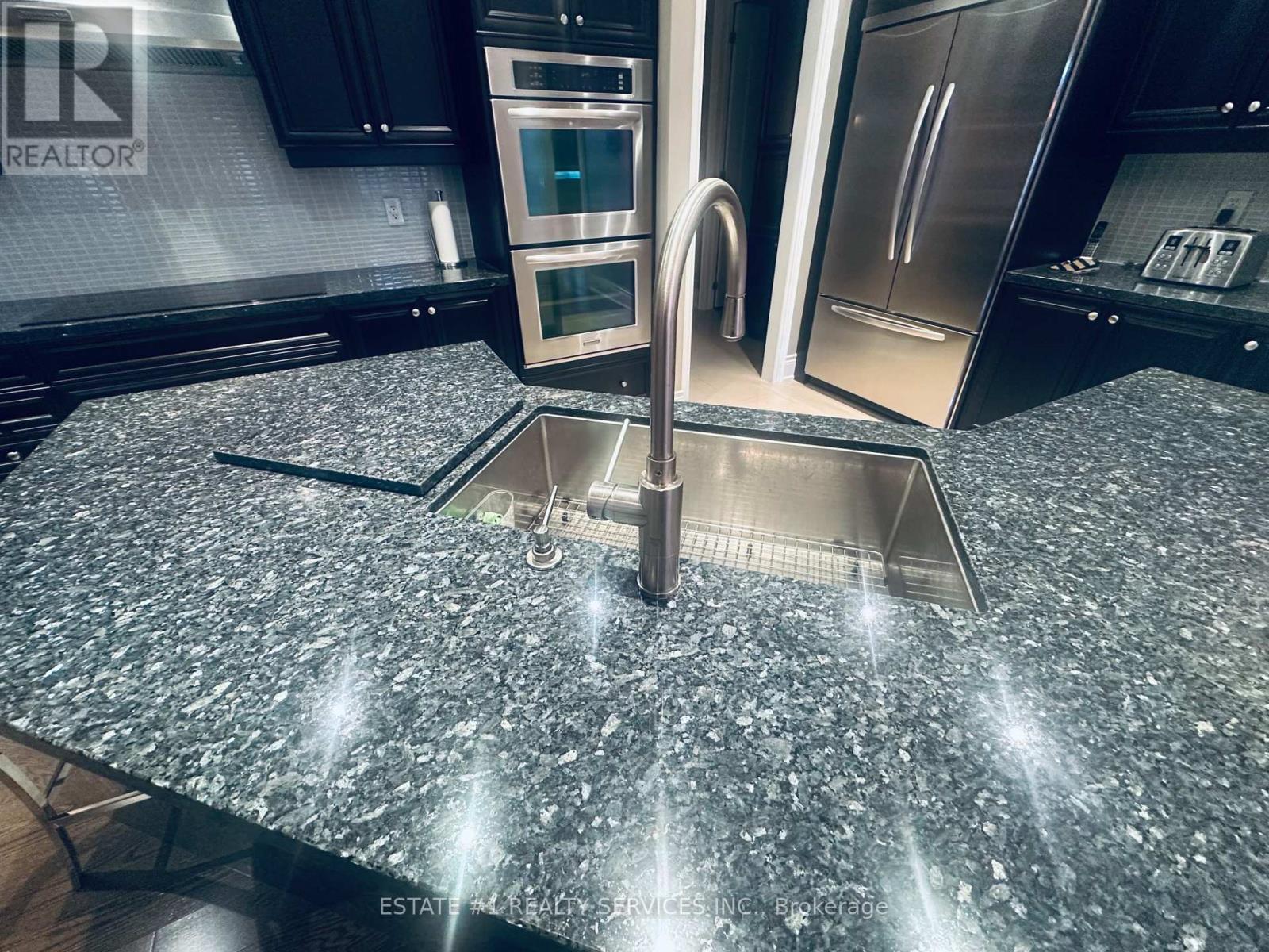 48 Beacon Hill Drive, Brampton, Ontario  L6X 0V7 - Photo 16 - W13017094