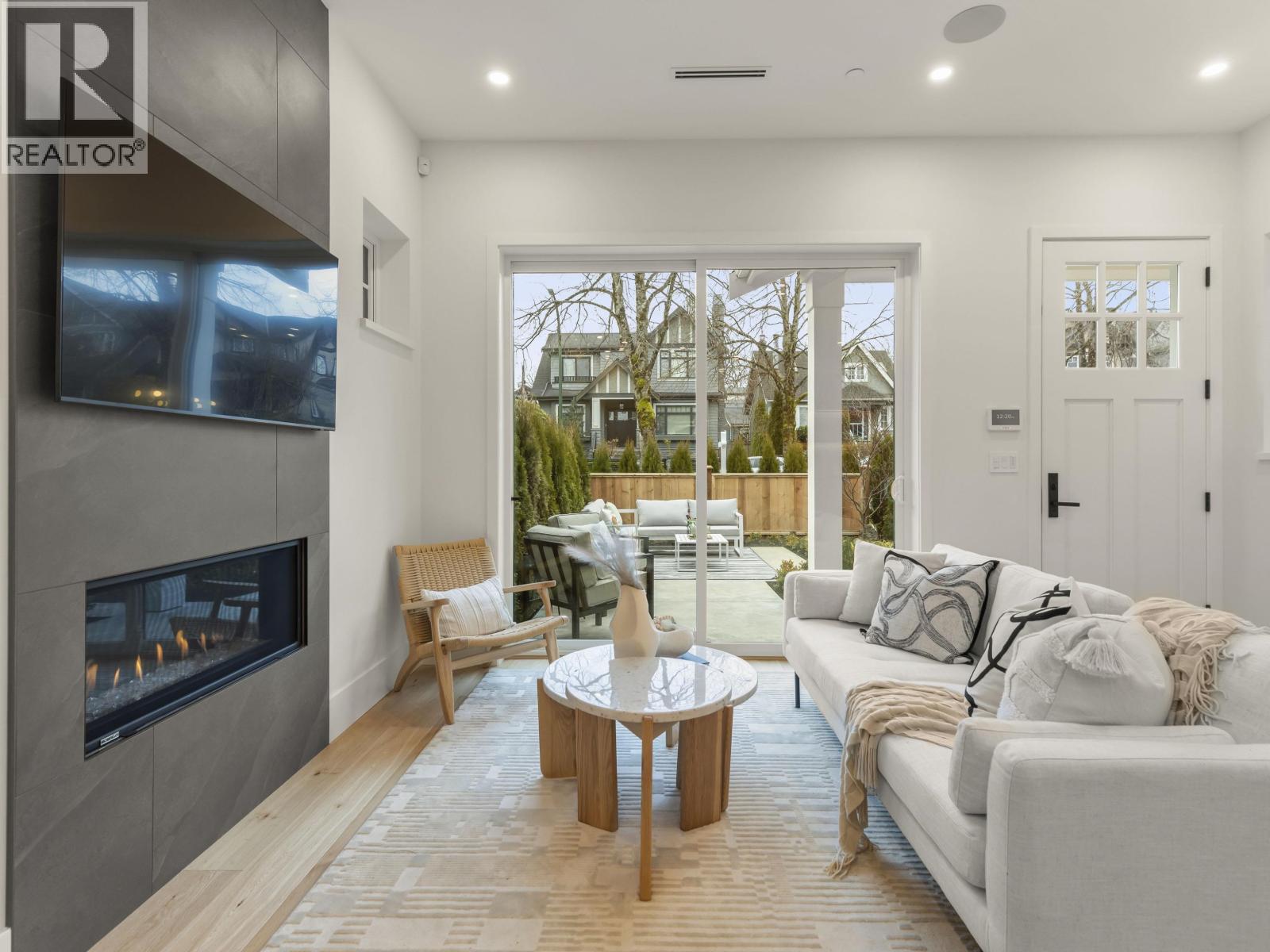 2 3919 W 18TH AVENUE, Vancouver, British Columbia