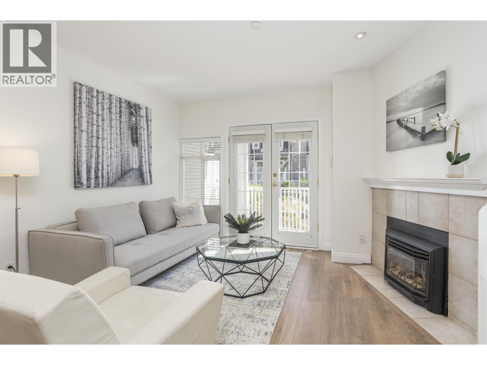 2836 E Kent South Avenue, Vancouver, British Columbia  V5S 4T4 - Photo 2 - R3113588