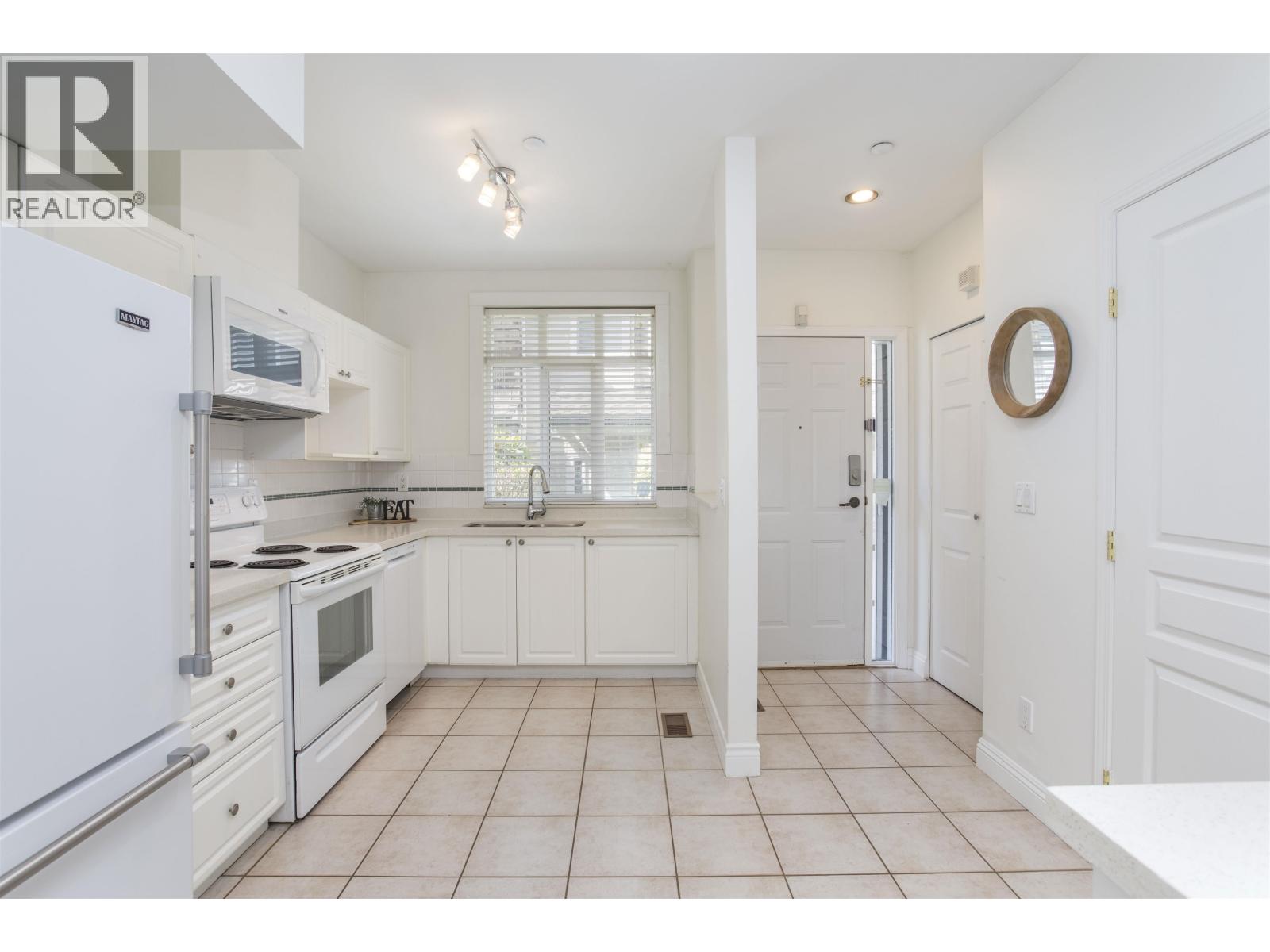 2836 E Kent South Avenue, Vancouver, British Columbia  V5S 4T4 - Photo 10 - R3113588