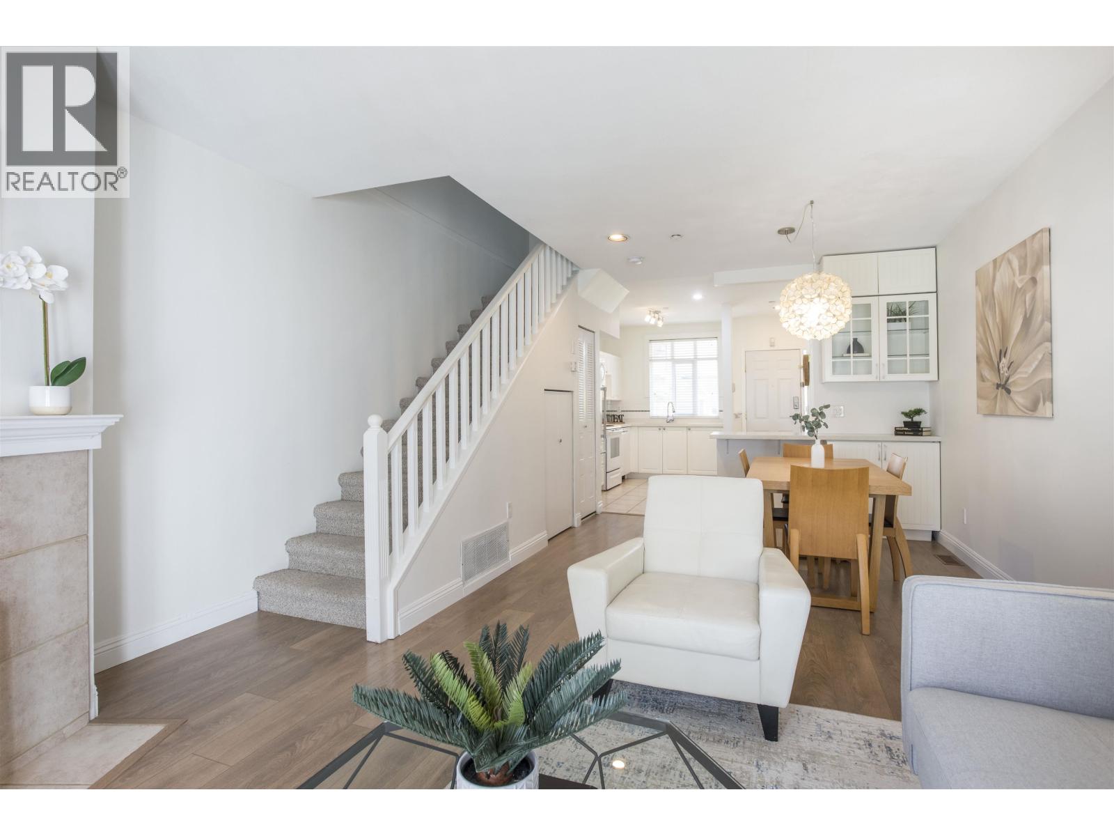 2836 E Kent South Avenue, Vancouver, British Columbia  V5S 4T4 - Photo 3 - R3113588