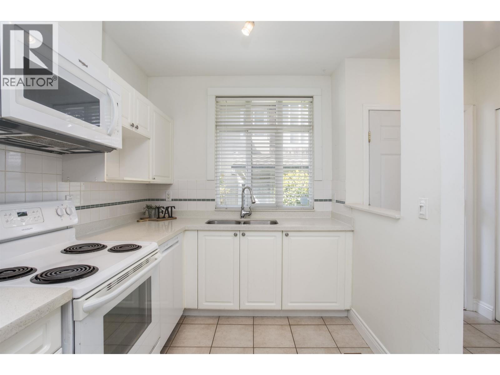 2836 E Kent South Avenue, Vancouver, British Columbia  V5S 4T4 - Photo 9 - R3113588