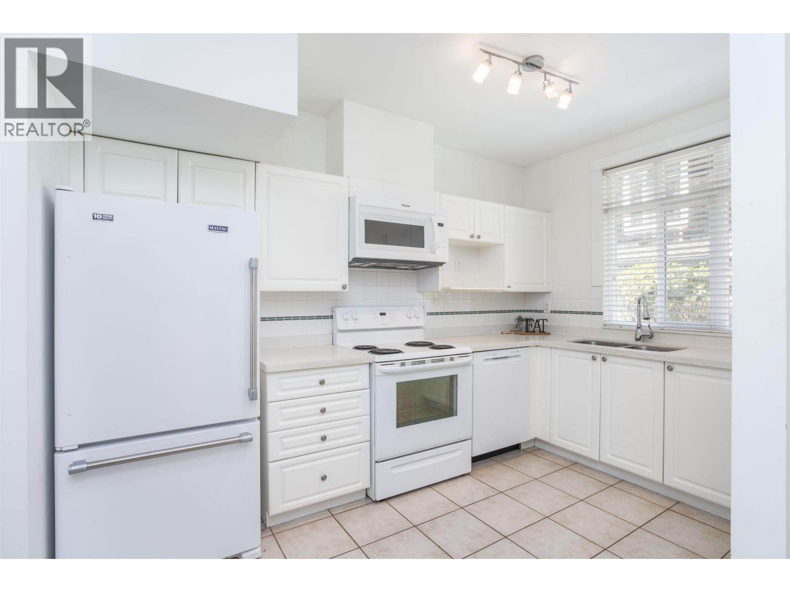 2836 E Kent South Avenue, Vancouver, British Columbia  V5S 4T4 - Photo 8 - R3113588