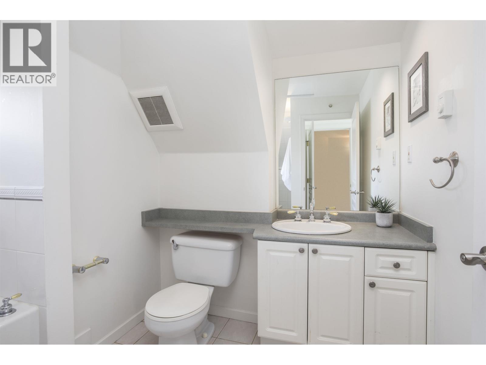 2836 E Kent South Avenue, Vancouver, British Columbia  V5S 4T4 - Photo 15 - R3113588