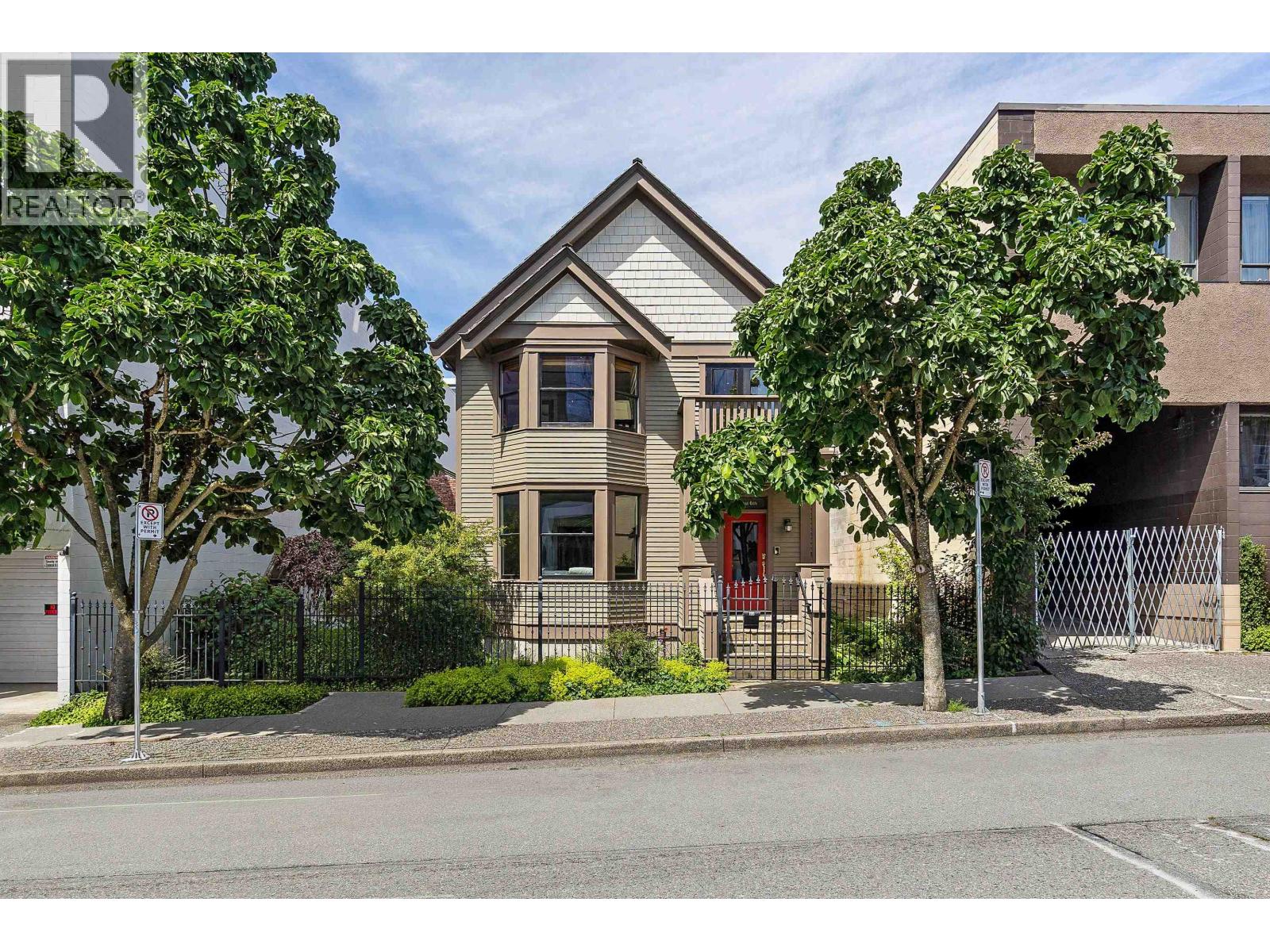 33 E 6th Avenue, Vancouver, British Columbia  V5T 1J3 - Photo 2 - R3111328