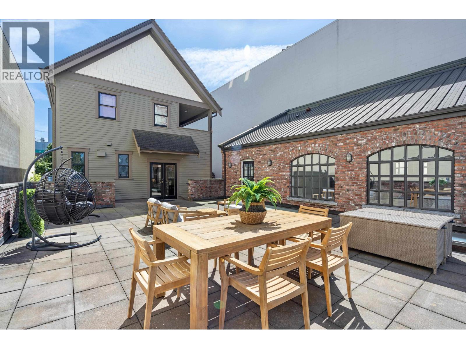 33 E 6TH AVENUE, Vancouver, British Columbia