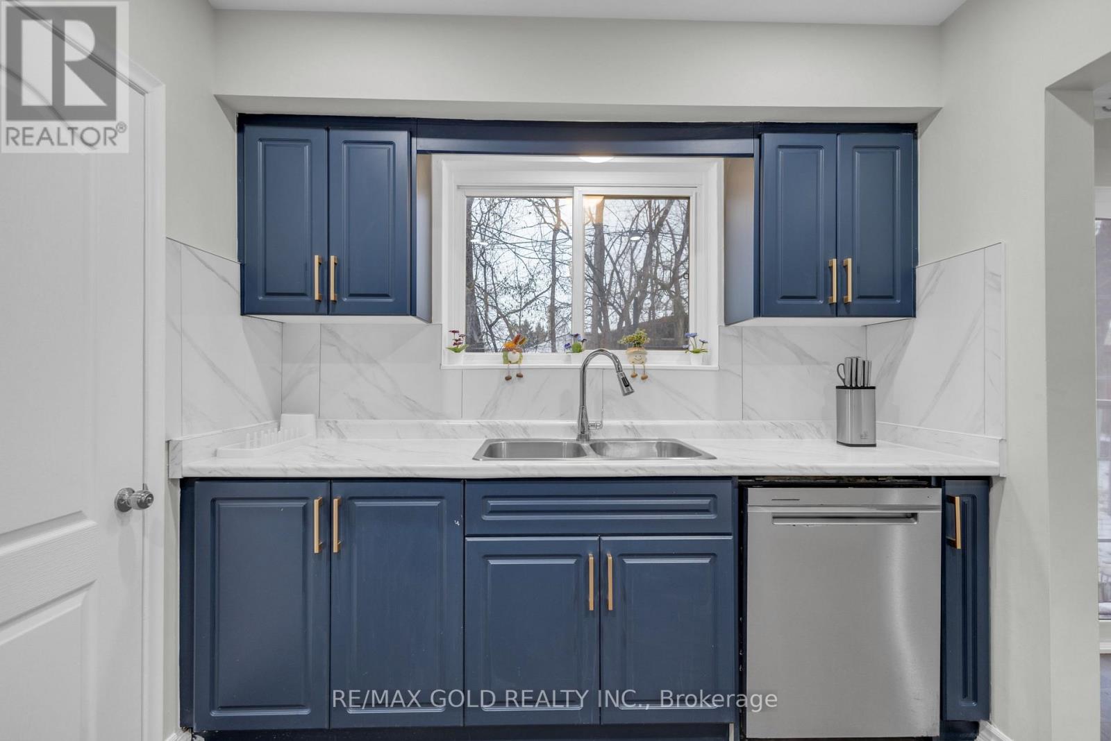 462 Samford Place, Oakville, Ontario  L6L 4E8 - Photo 11 - W12979204