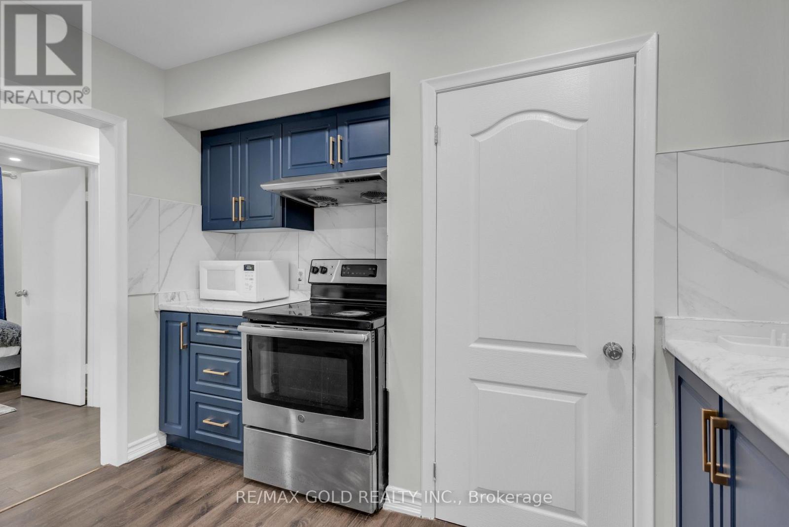 462 Samford Place, Oakville, Ontario  L6L 4E8 - Photo 12 - W12979204