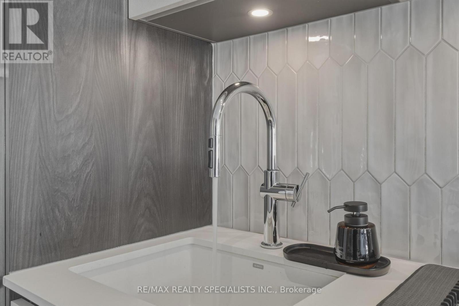 314 - 405 Dundas Street W, Oakville, Ontario  L6M 5P9 - Photo 6 - W13021038