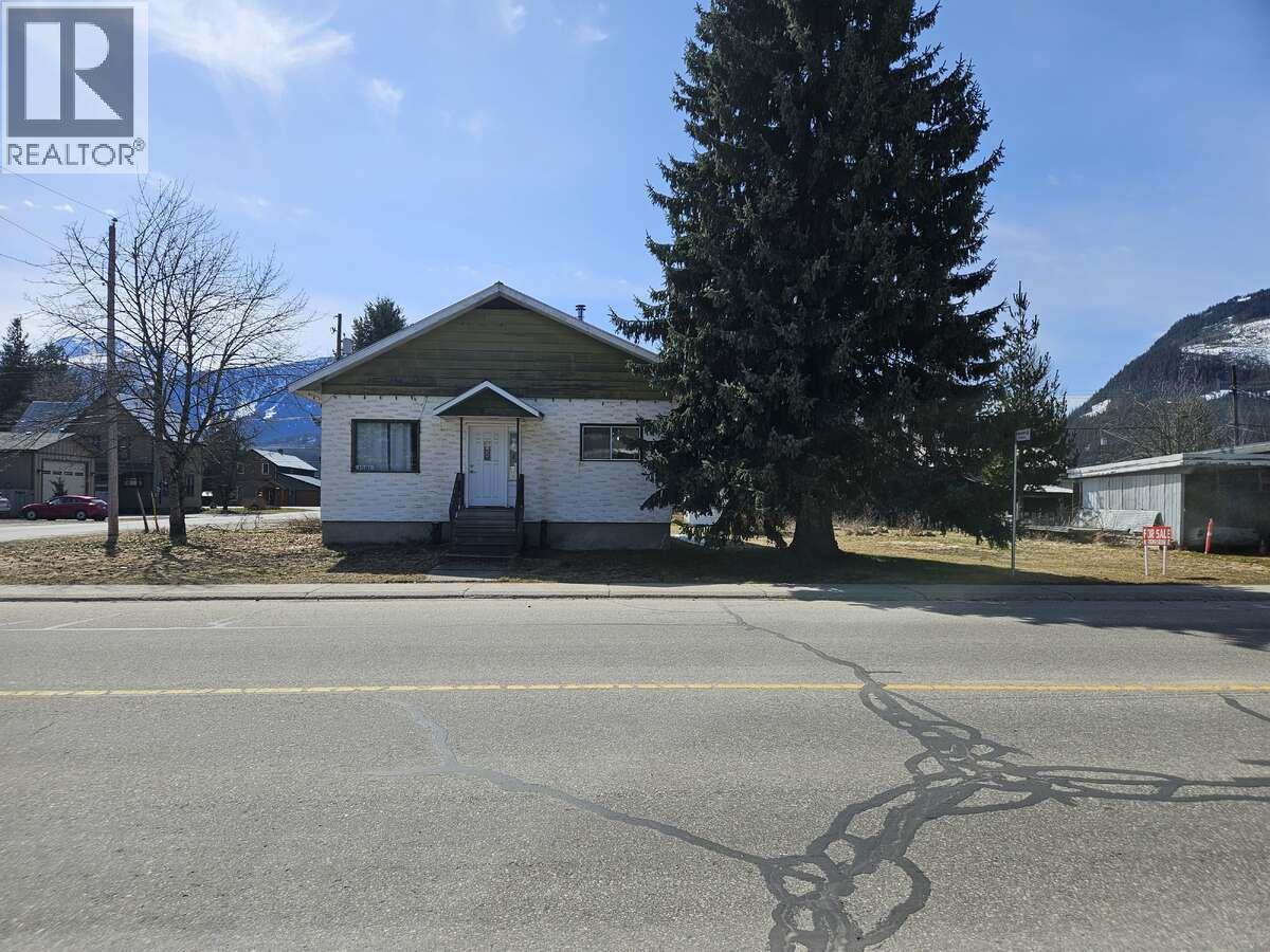 1501 Douglas Street, &nbsp; Revelstoke &nbsp; V0E2S0