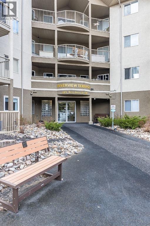 302, 245 Red Deer Drive Sw, Medicine Hat, Alberta  T1A 8P4 - Photo 2 - A2301917