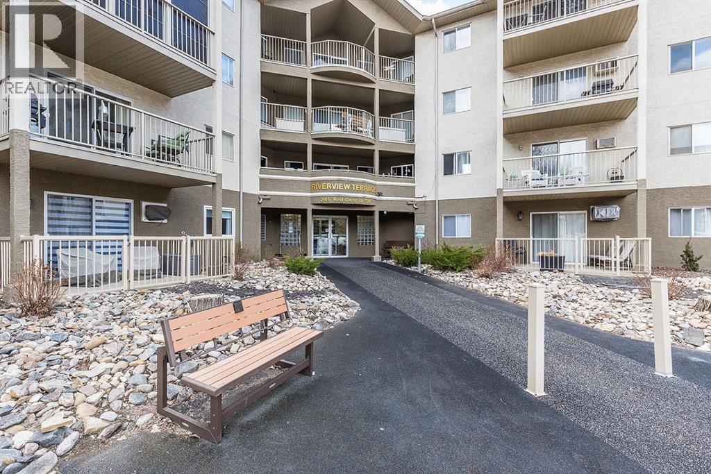 302, 245 Red Deer Drive Sw, Medicine Hat, Alberta  T1A 8P4 - Photo 1 - A2301917