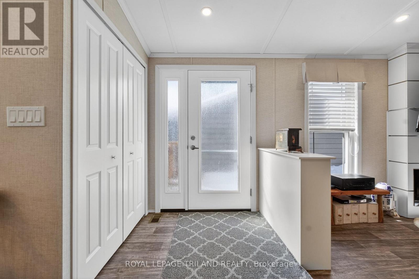 Photo 5 of 28 for 56 - 22790 Amiens Road