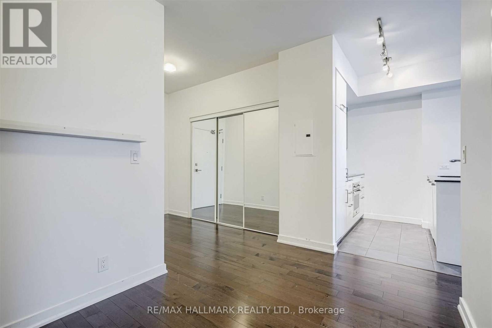 2303 - 12 York Street, Toronto, Ontario  M5J 0A9 - Photo 10 - C13022584