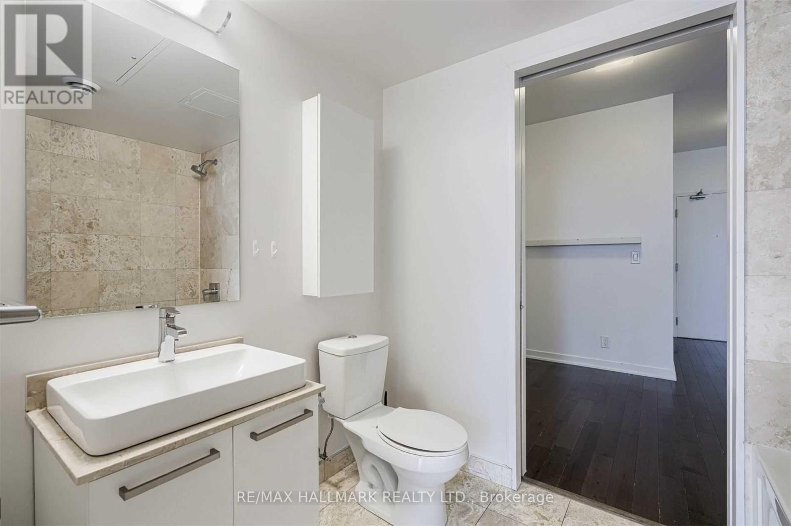 2303 - 12 York Street, Toronto, Ontario  M5J 0A9 - Photo 14 - C13022584