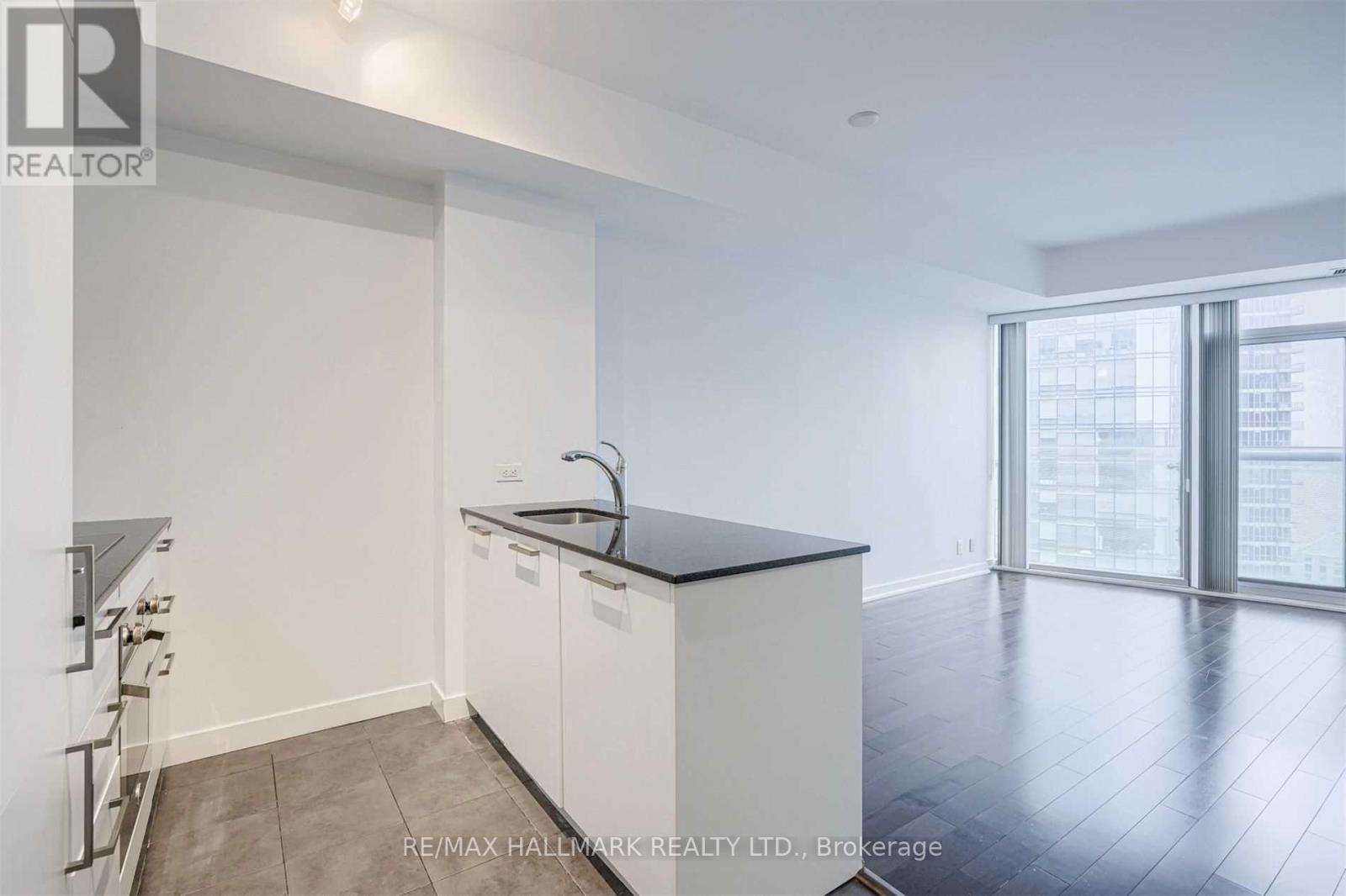 2303 - 12 York Street, Toronto, Ontario  M5J 0A9 - Photo 3 - C13022584