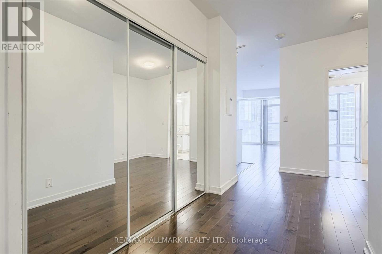 2303 - 12 York Street, Toronto, Ontario  M5J 0A9 - Photo 7 - C13022584