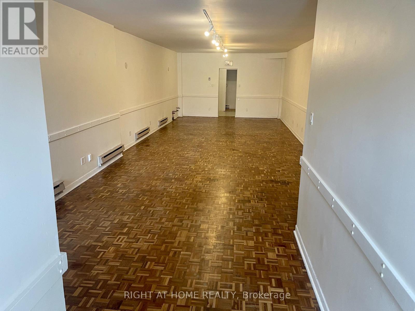 Main - 256 Lansdowne Avenue, Toronto, Ontario  M6H 3X9 - Photo 2 - C13022598