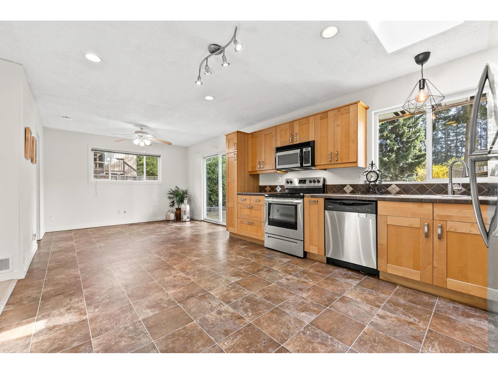 4132 204b Street, Langley, British Columbia  V3A 1Z8 - Photo 5 - R3113663