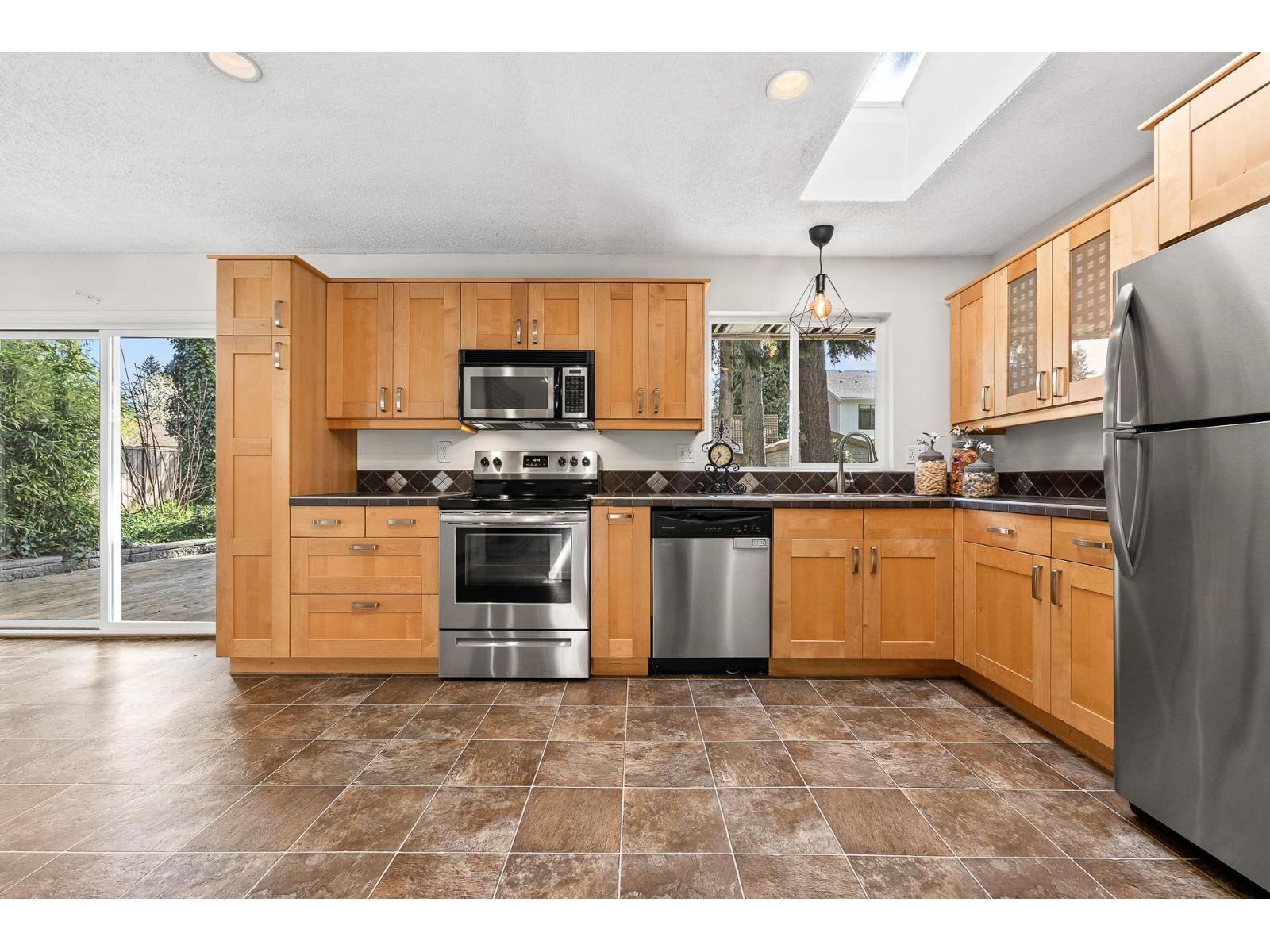 4132 204b Street, Langley, British Columbia  V3A 1Z8 - Photo 6 - R3113663