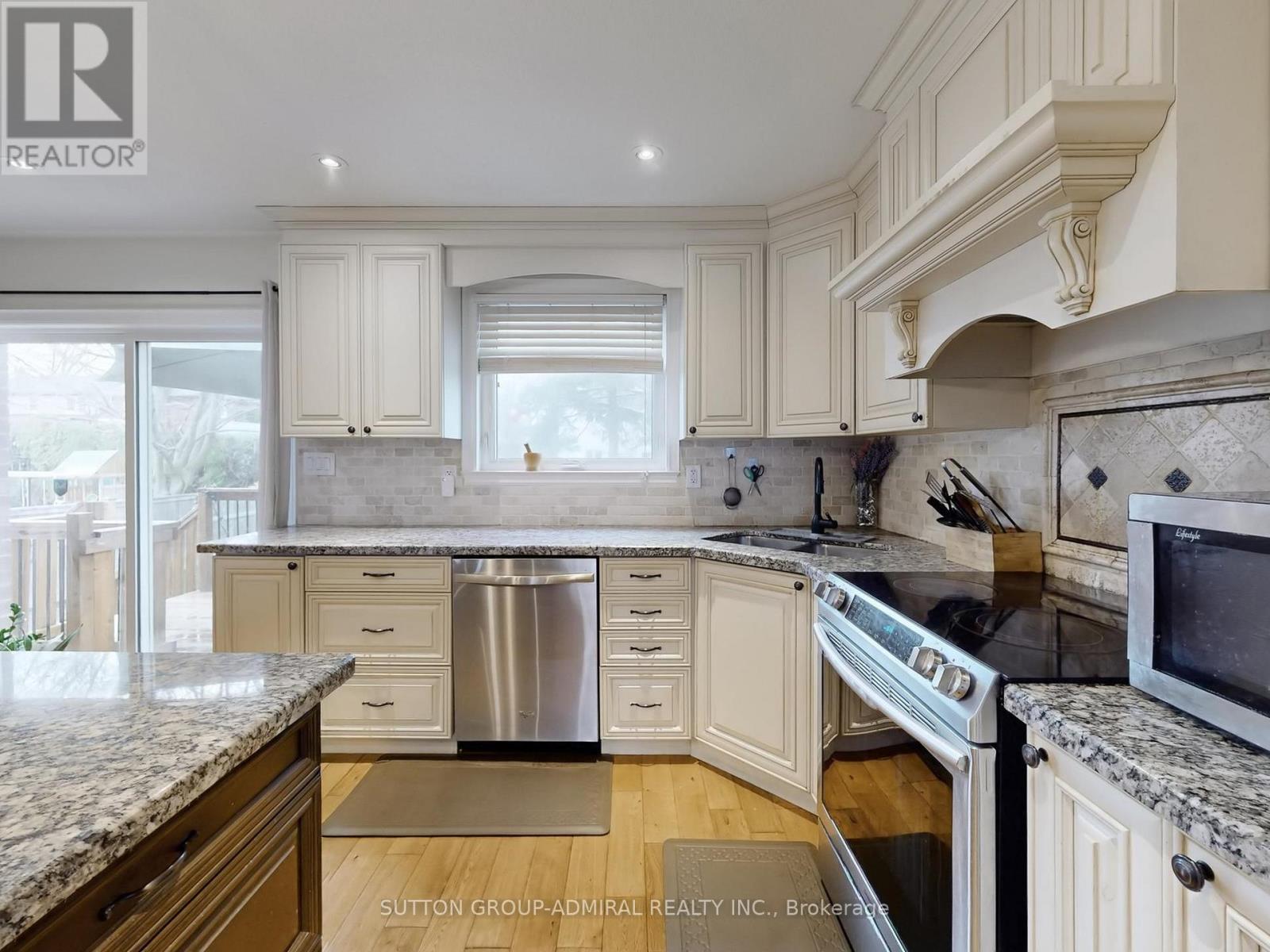 128 Sutherland Avenue, Oshawa, Ontario  L1G 2G5 - Photo 11 - E13022582