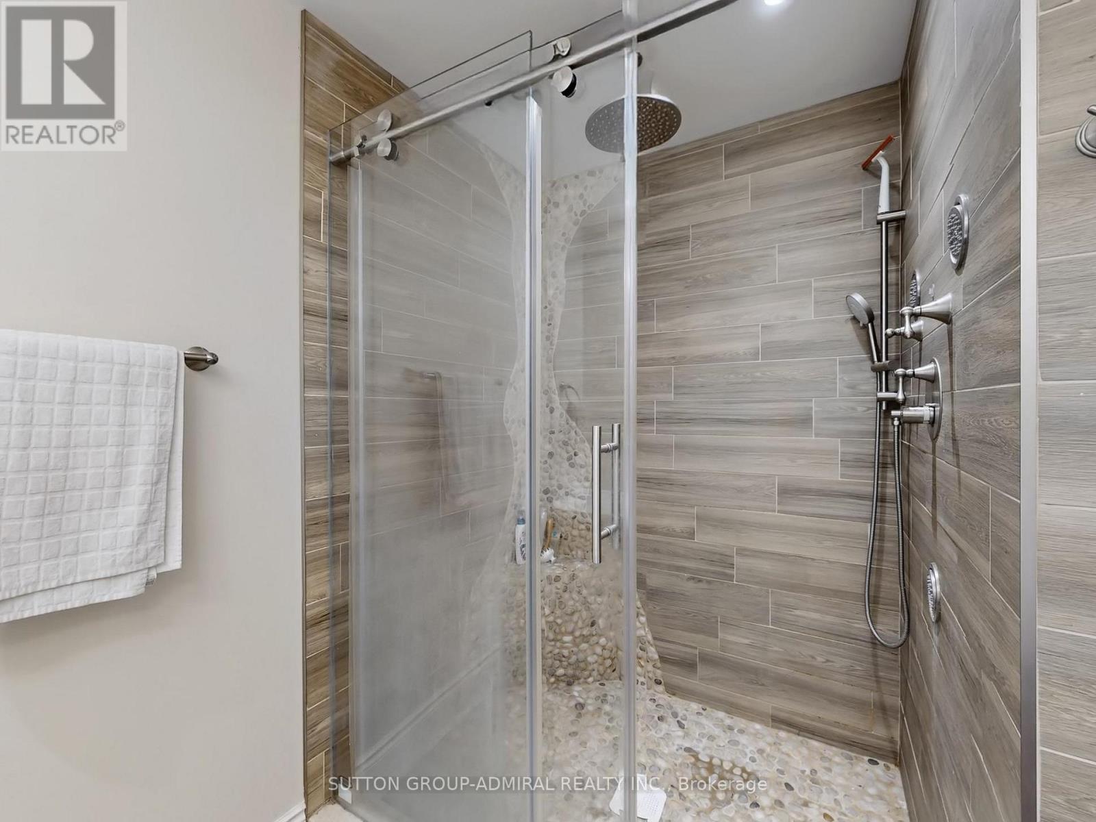 128 Sutherland Avenue, Oshawa, Ontario  L1G 2G5 - Photo 17 - E13022582