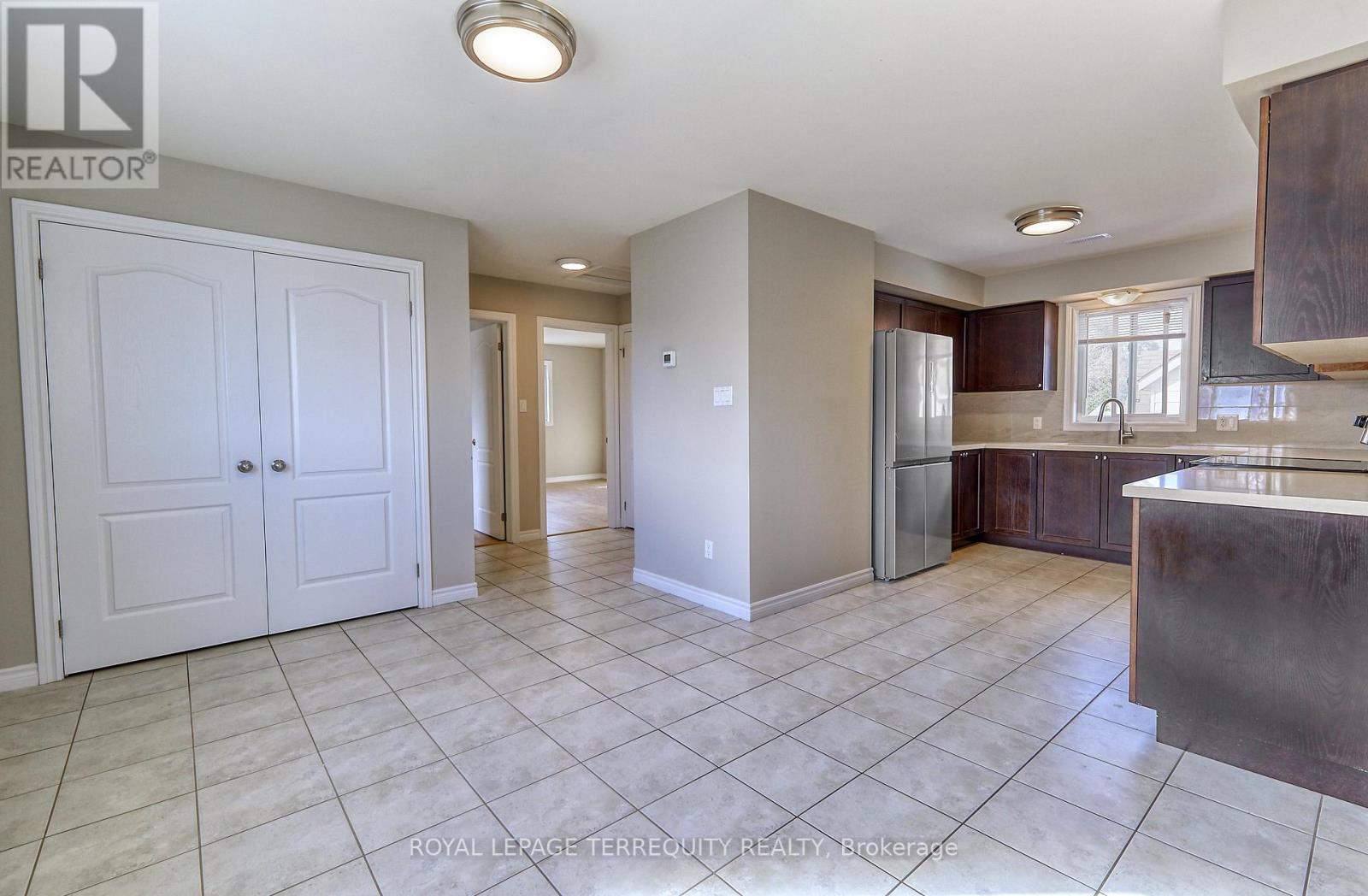 2 - 556 Park Road S, Oshawa, Ontario  L1J 4J5 - Photo 4 - E13022632