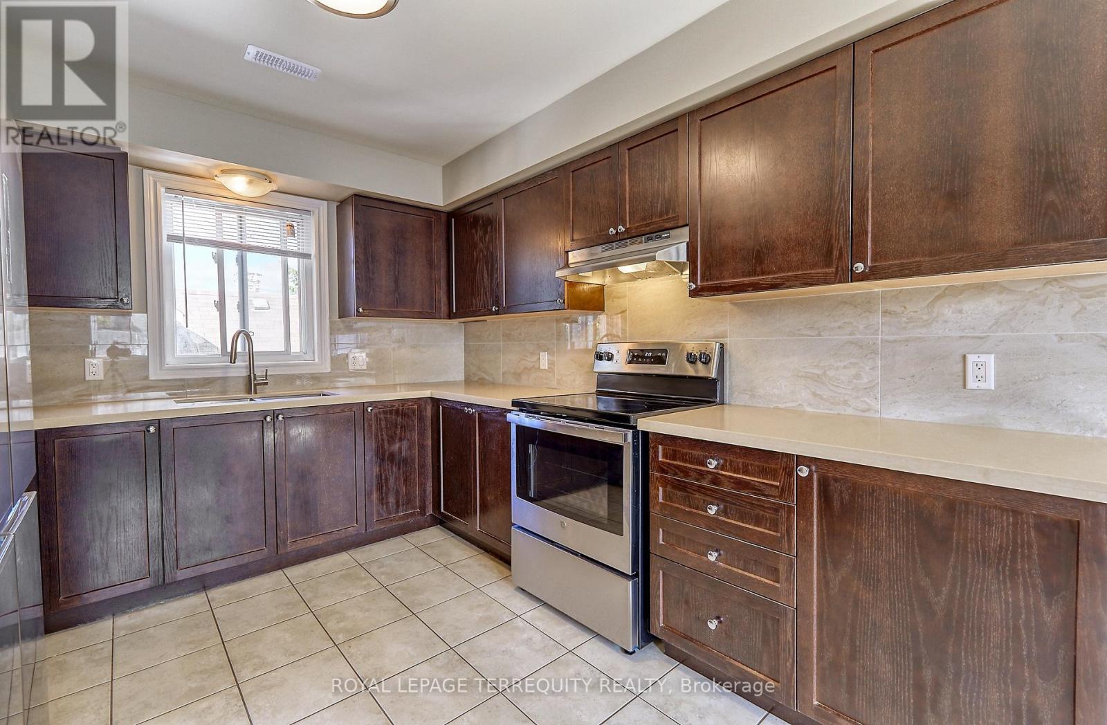 2 - 556 Park Road S, Oshawa, Ontario  L1J 4J5 - Photo 6 - E13022632