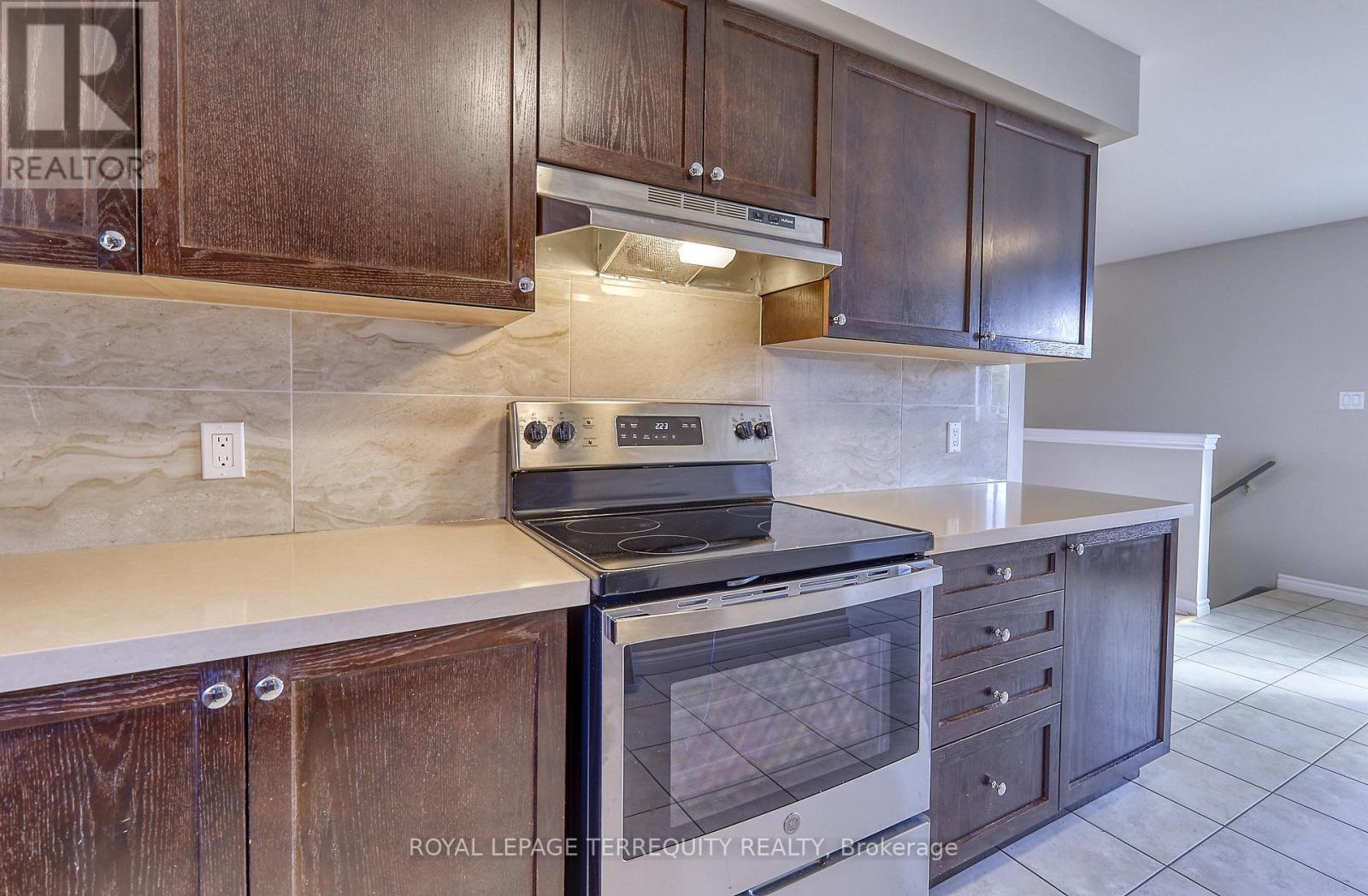 2 - 556 Park Road S, Oshawa, Ontario  L1J 4J5 - Photo 7 - E13022632